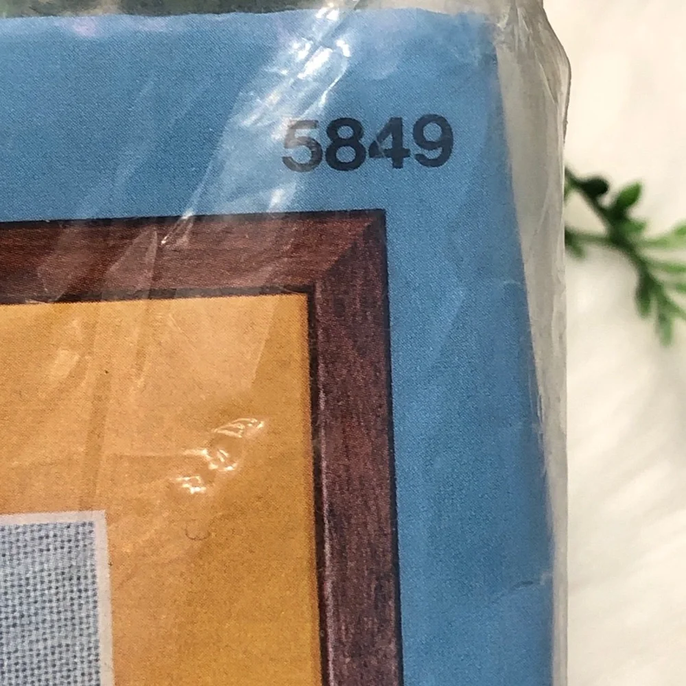 Vintage Crewel Stitchery Kit